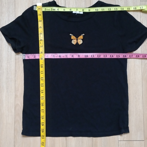 SOLD Black Monarch Butterfly 🦋 Crop Top Sz L - Picture 6 of 6